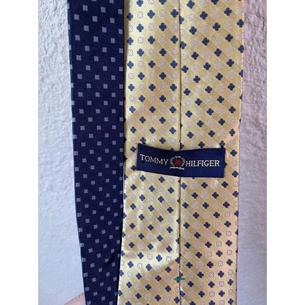 Vintage Y2K/90s Tommy Hilfiger Men's Gold Tie Navy Blue Classic Necktie Designer